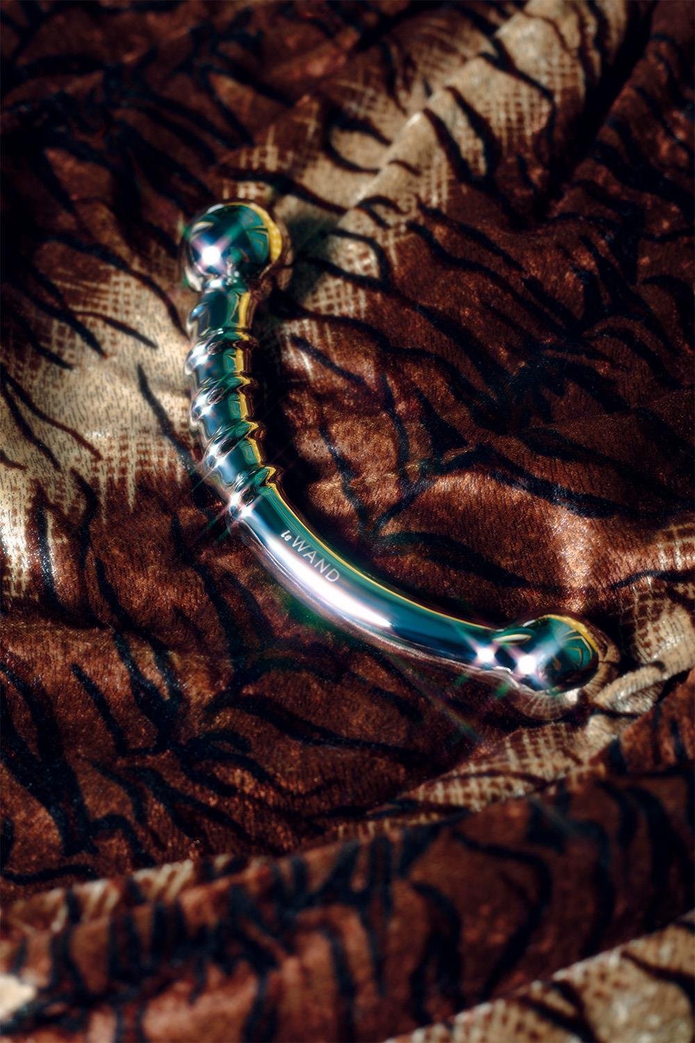 Le Wand Bow  - Stainless Steel Dual-Ended Wand for G-Spot/Prostate Stimulation