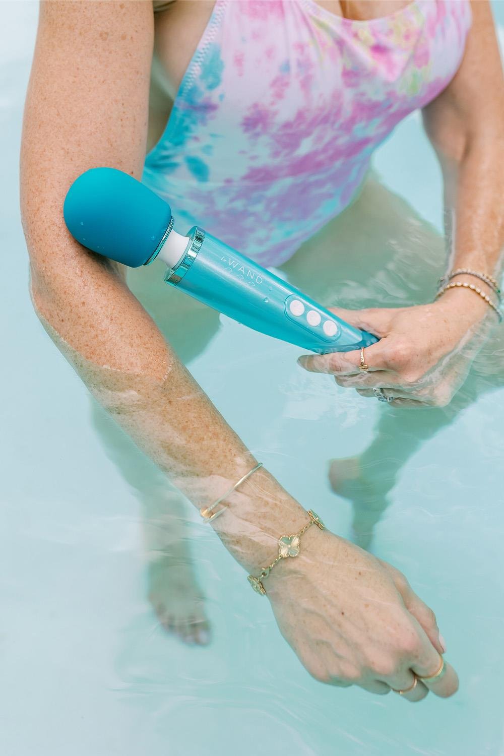Le Wand Dive Submersible Rechargeable Vibrating Massager Vibrator Blue