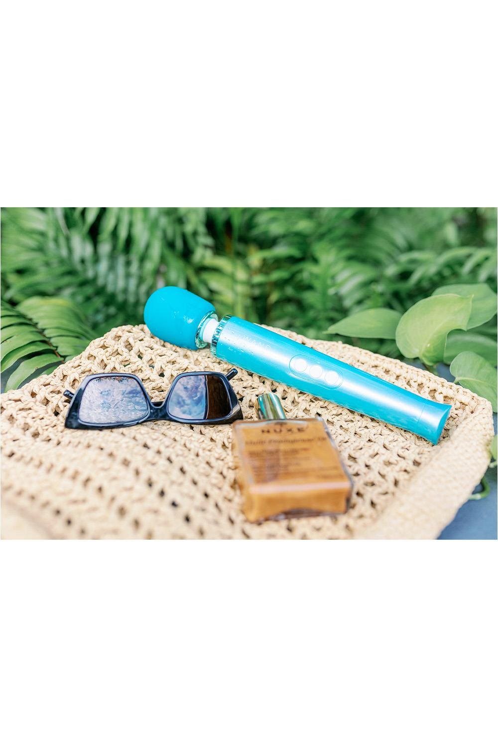 Le Wand Dive Submersible Rechargeable Vibrating Massager Vibrator Blue