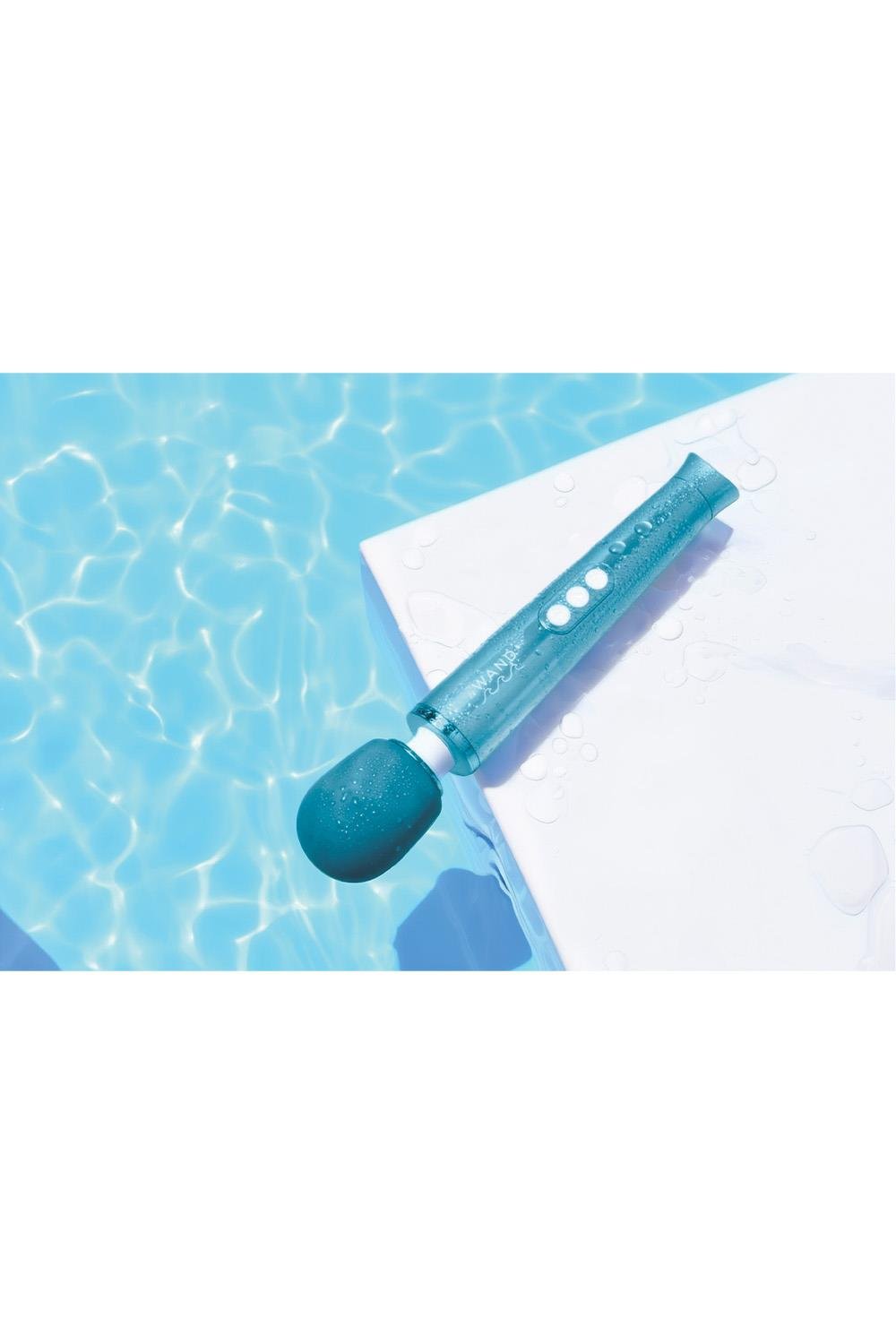 Le Wand Dive Submersible Rechargeable Vibrating Massager Vibrator Blue