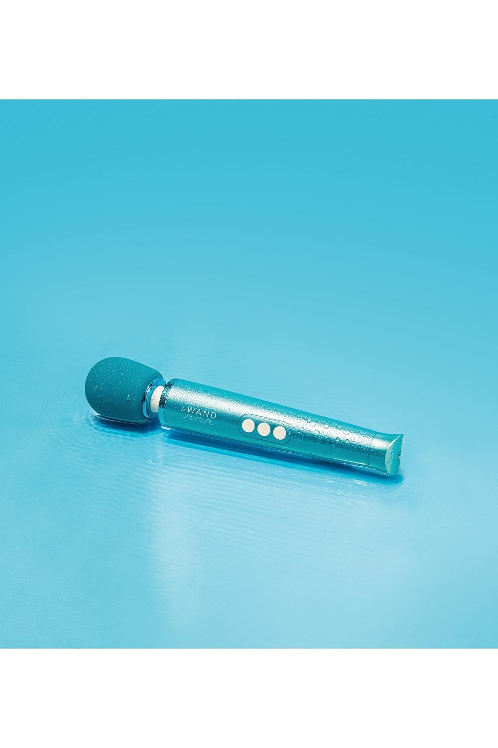 Le Wand Dive Submersible Rechargeable Vibrating Massager Vibrator Blue
