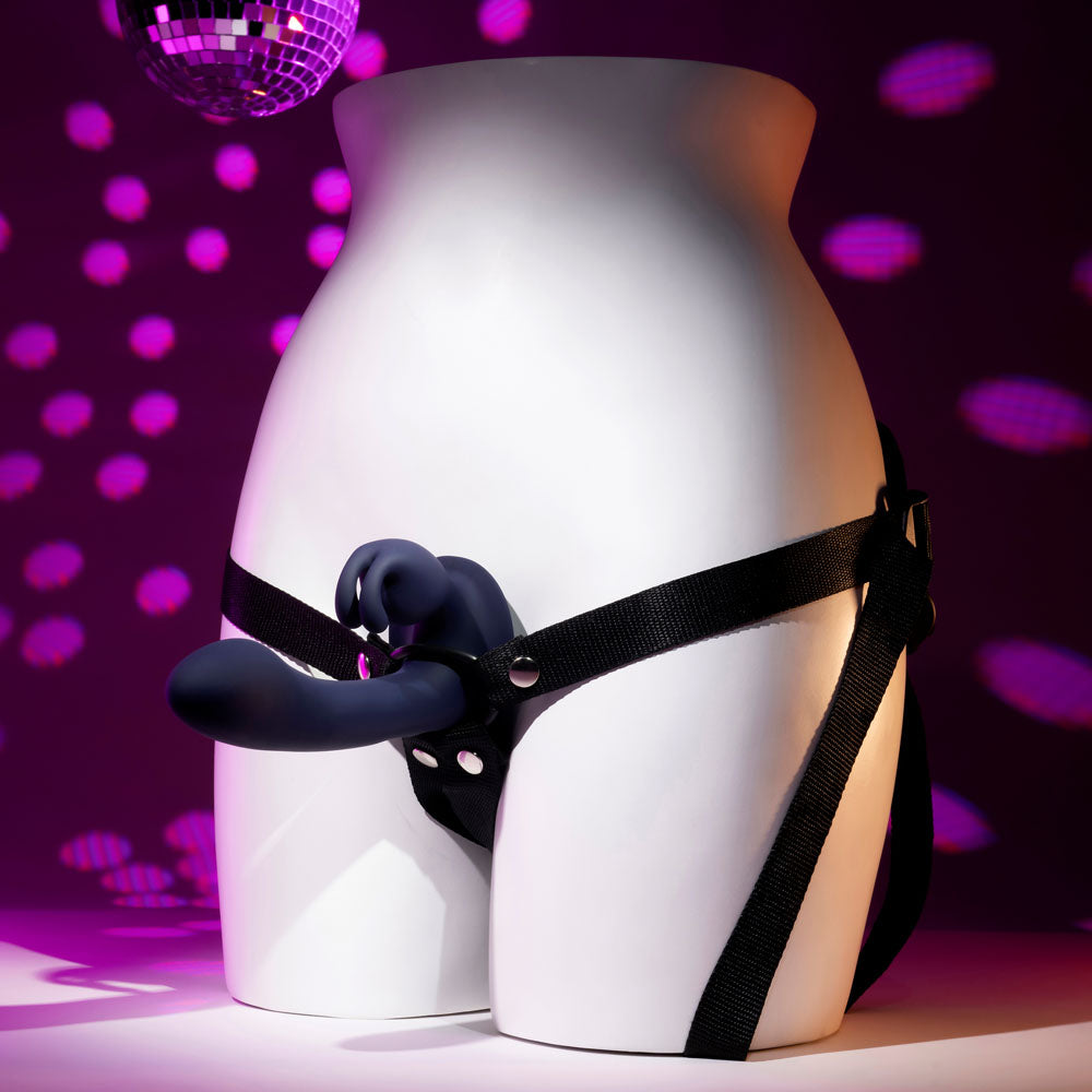 Evolved GIVING VIBES - Black 14.6cm Vibrating Strap-On with Remote