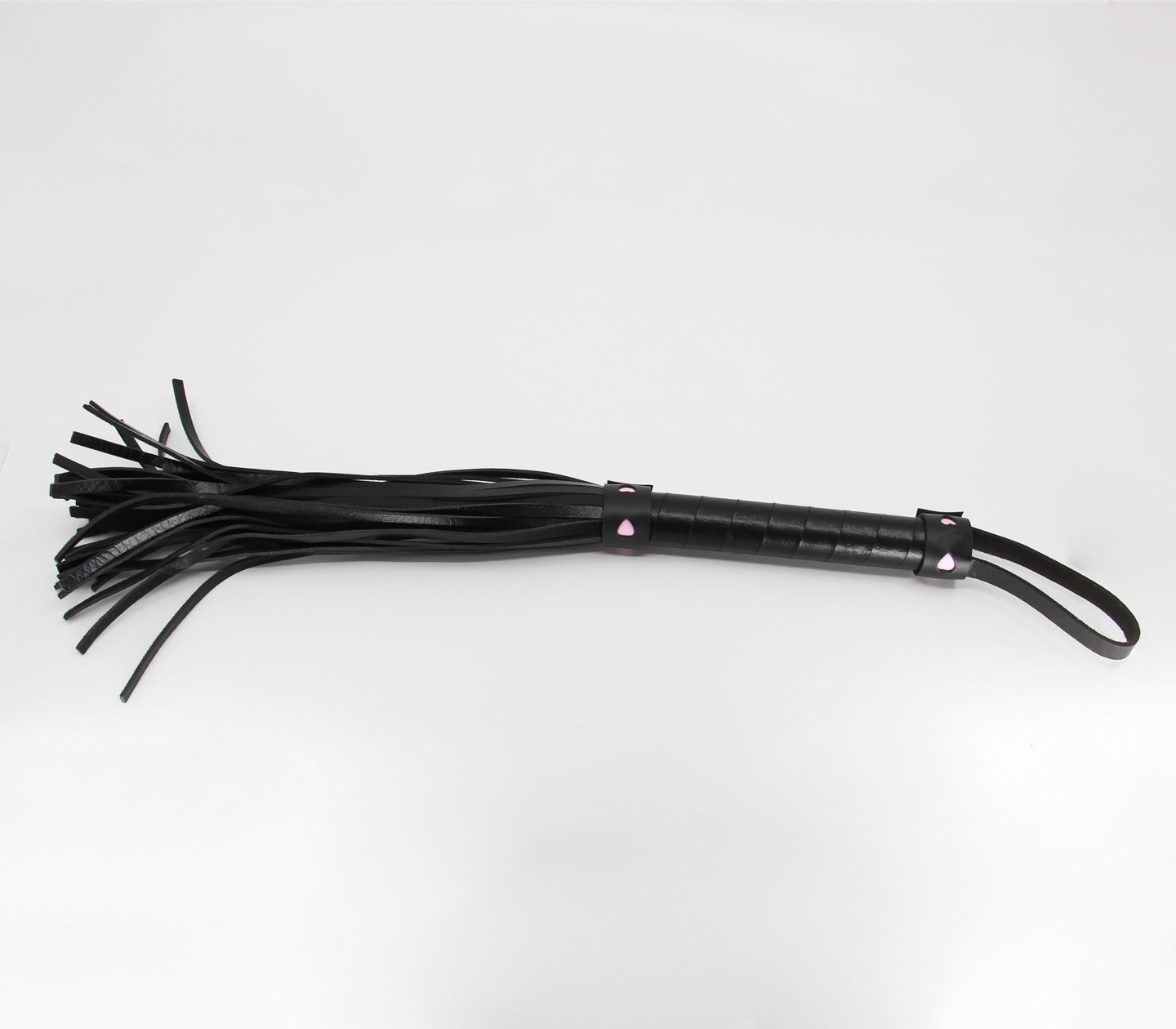 Love In Leather Faux Leather Flogger With Heart Design On Handle B-WHI04