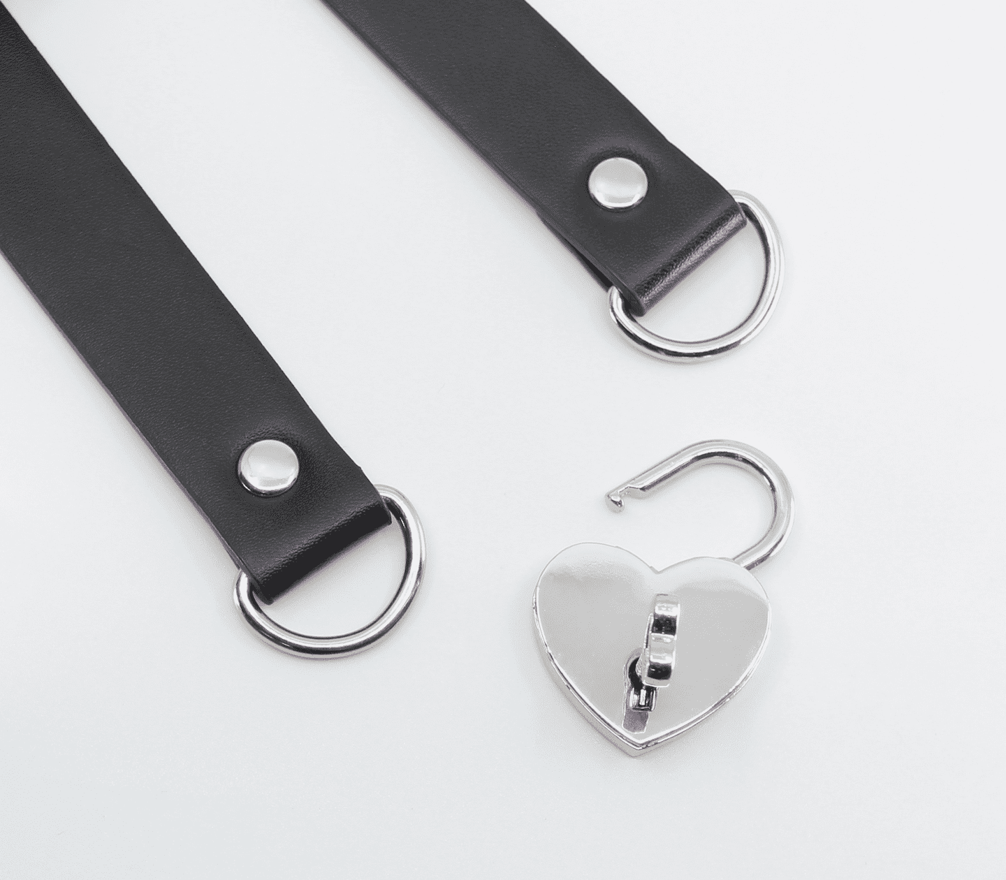 Love In Leather Faux Leather Collar With Functional Heart Padlock