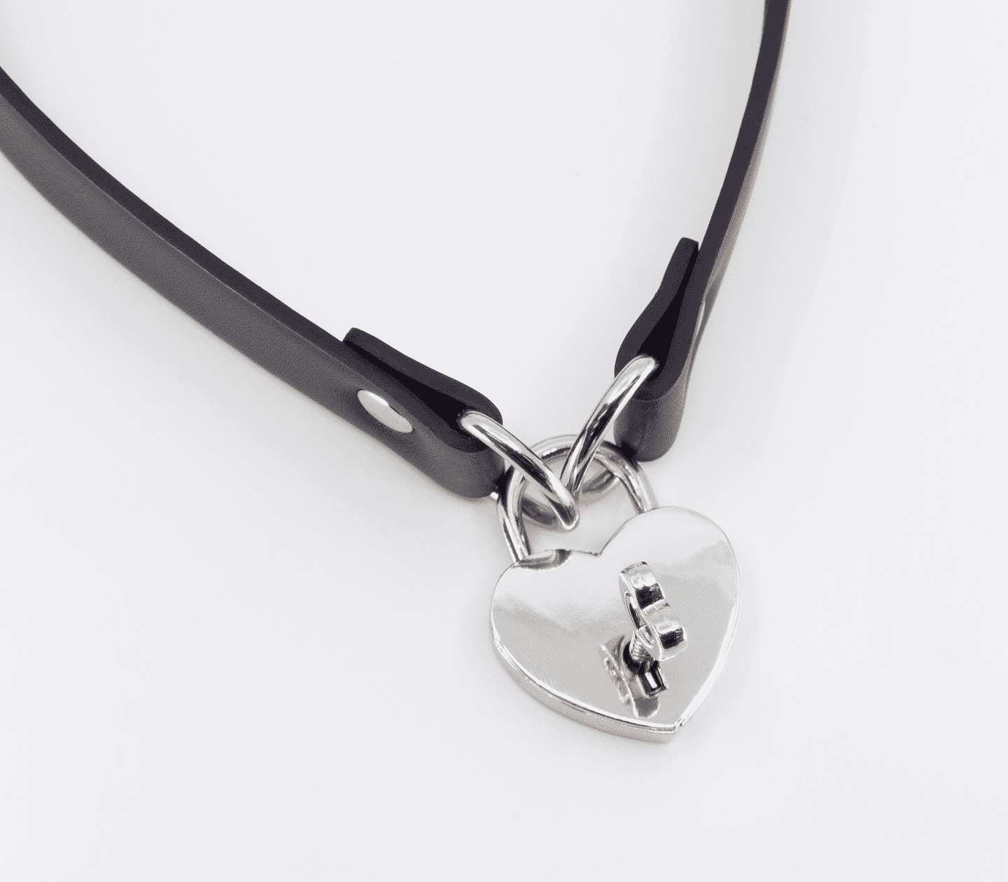 Love In Leather Faux Leather Collar With Functional Heart Padlock