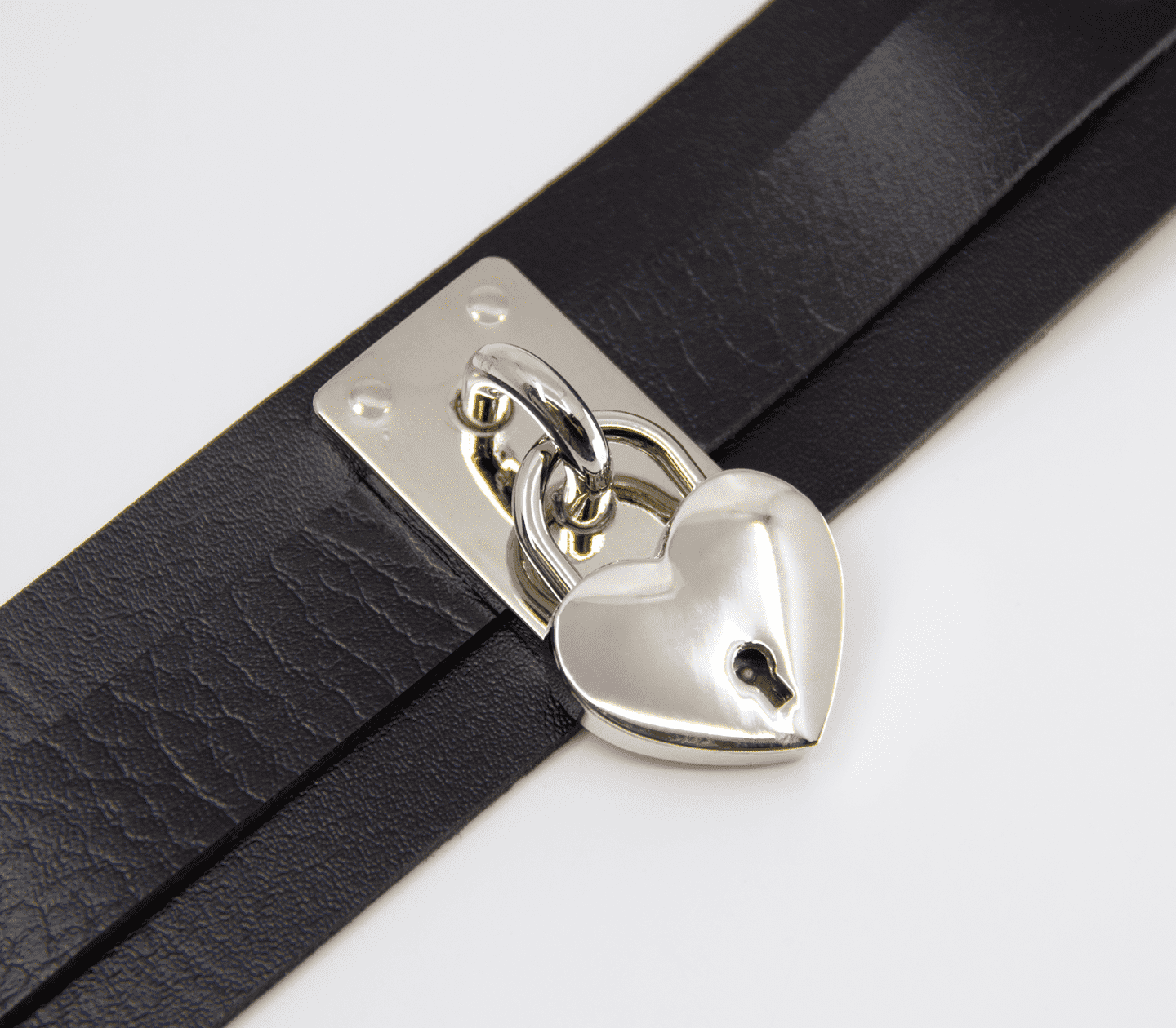 Love In Leather Faux Leather Collar With Functional Heart Padlock Pendant