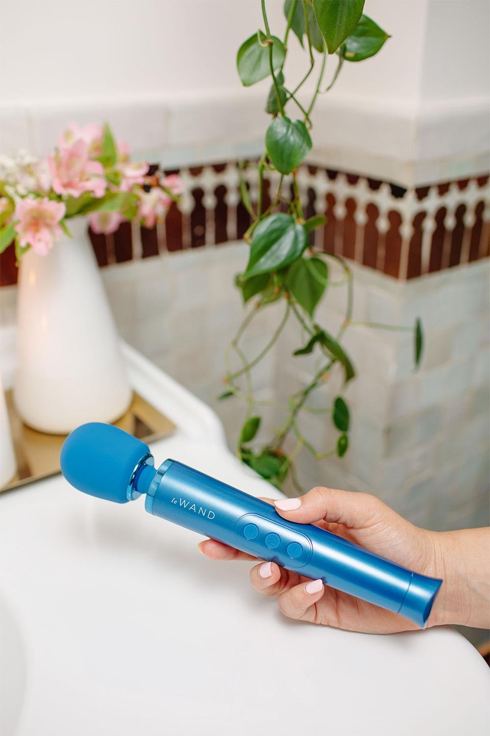 Le Wand Petite Rechargeable Vibrating Massager Vibrator Blue