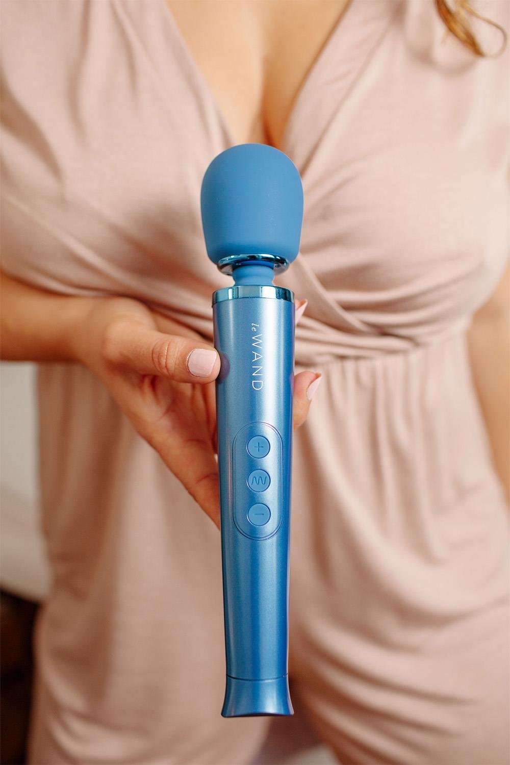 Le Wand Petite Rechargeable Vibrating Massager Vibrator Blue