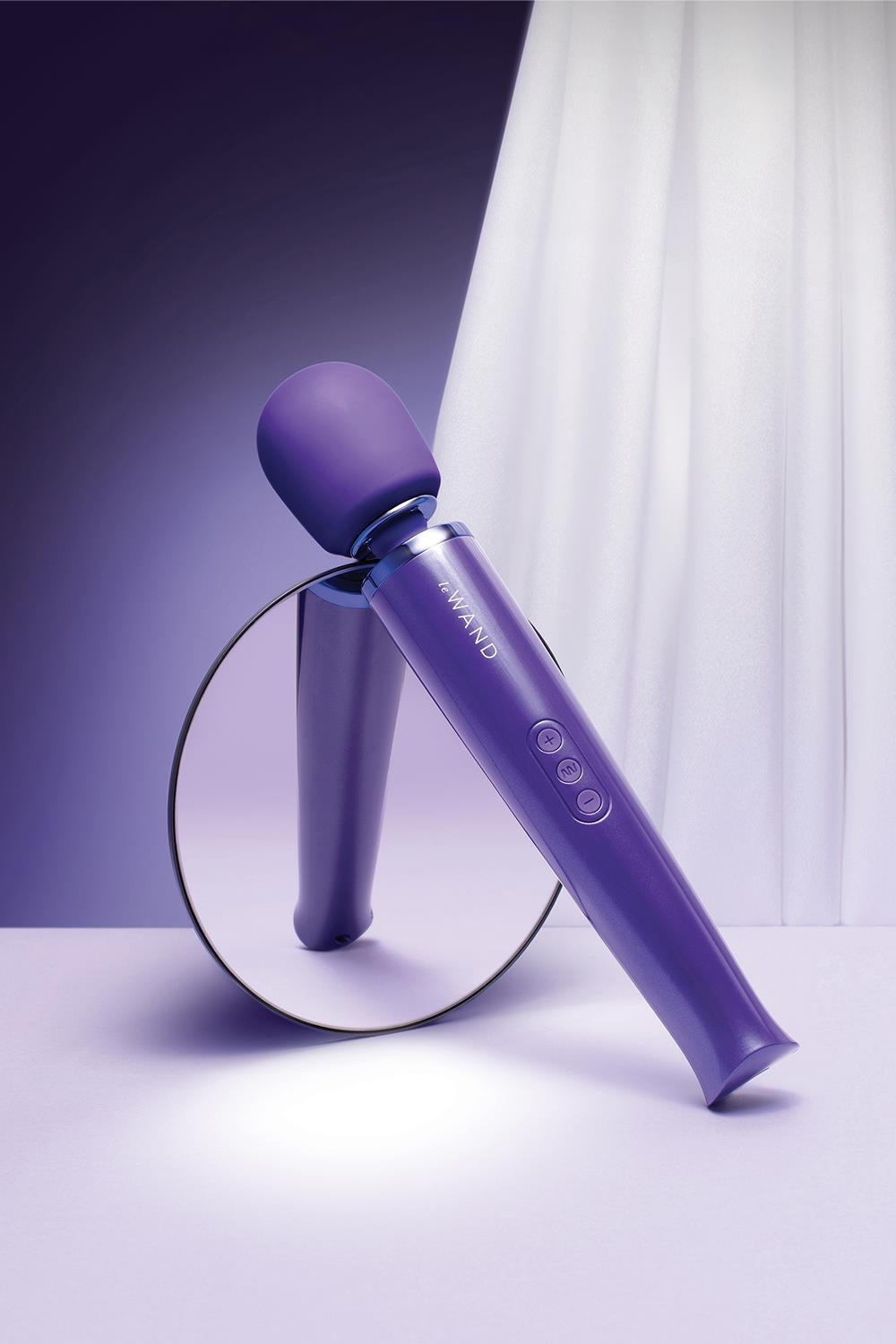 Le Wand Rechargeable Vibrating Massager Vibrator Purple