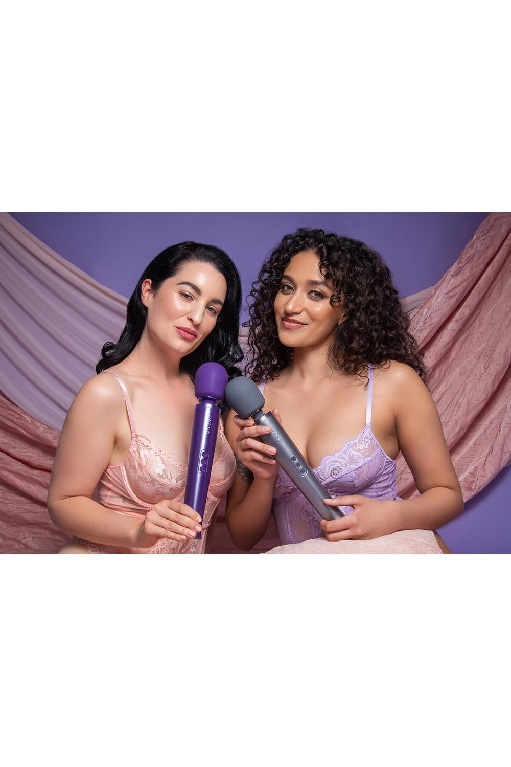 Le Wand Rechargeable Vibrating Massager Vibrator Purple