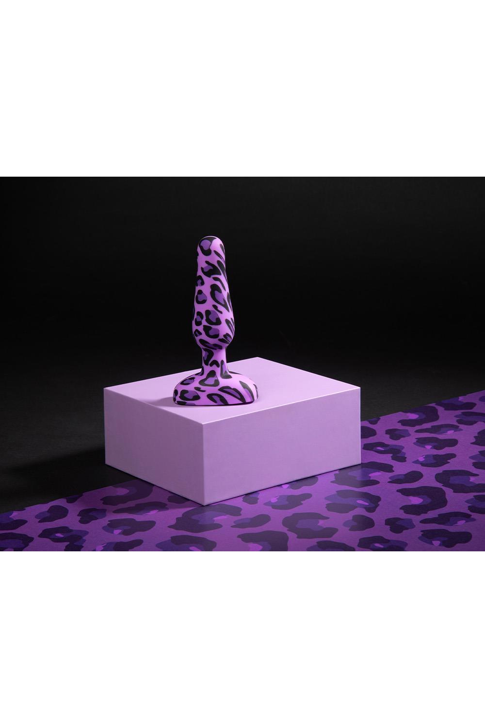 COTR | B-Vibe Novice Plug Leopard Vibrating Anal Plug