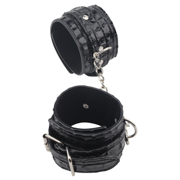 Chisa BEHAVE! Surrender Ankle Cuffs (Black)